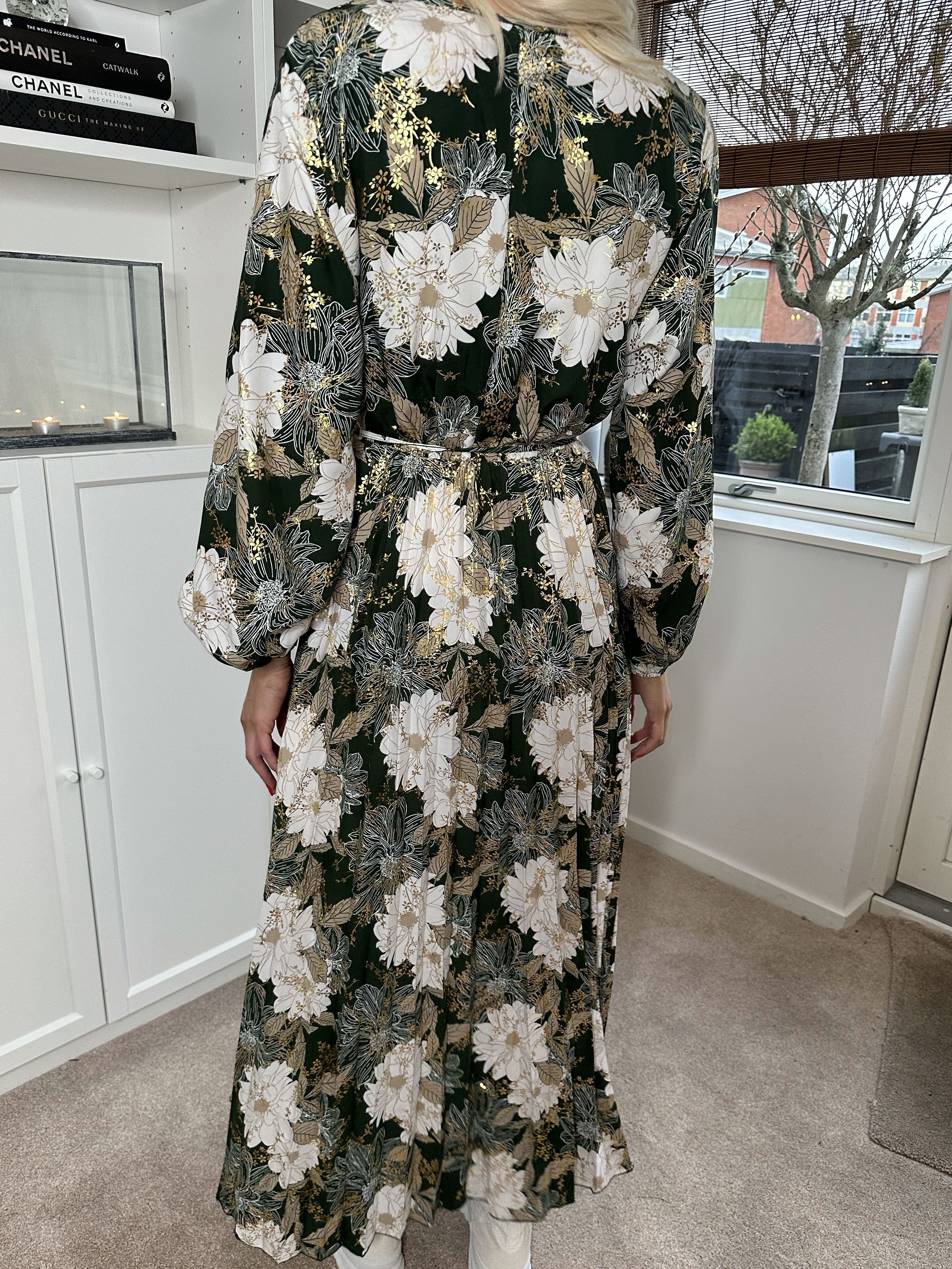 Marinella - Vacker lång klänning med blommönster